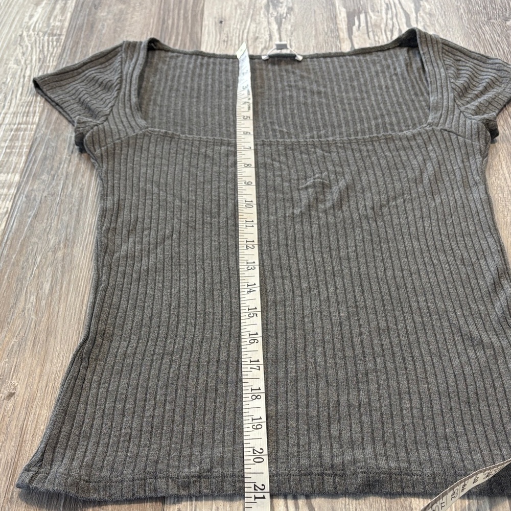 Reformation Gray Ribbed Short Sleeve Tee Size Small - Picture 5 of 6